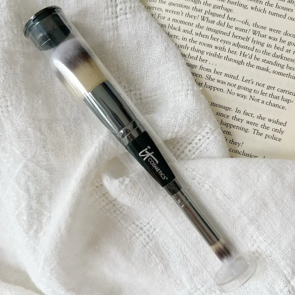 IT Cosmetics Heavenly Luxe Complexion Perfection Makeup Brush #7 NEW Sealed